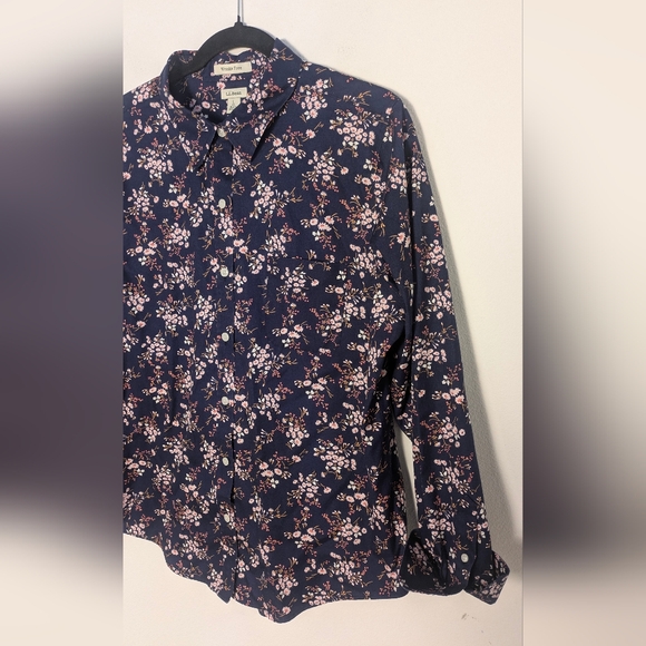 L.L. BEAN Floral WRINKLE FREE Cotton Button Down Shirt Navy Pink Size L EUC - Picture 3 of 12